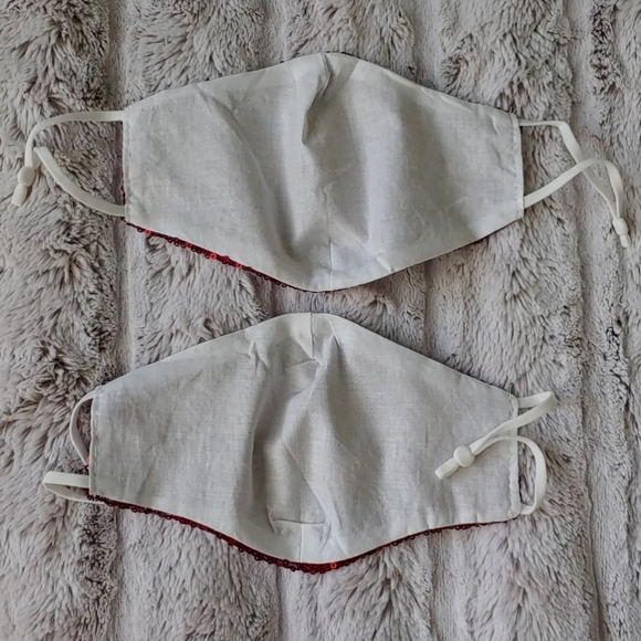 2-pack Besties Queen ruby red sparkle face masks - Picture 5 of 6